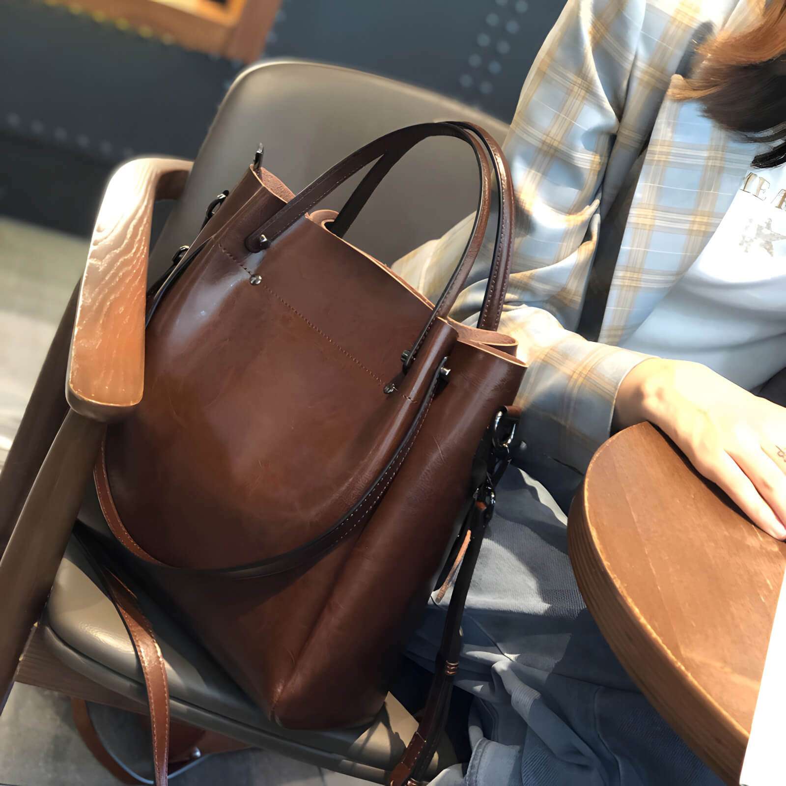 classic leather tote bag for business women